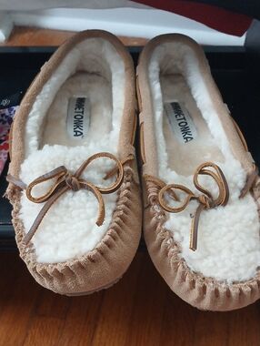 Minnetonka Tan Suede Moccasin Slippers with Cream Shearling